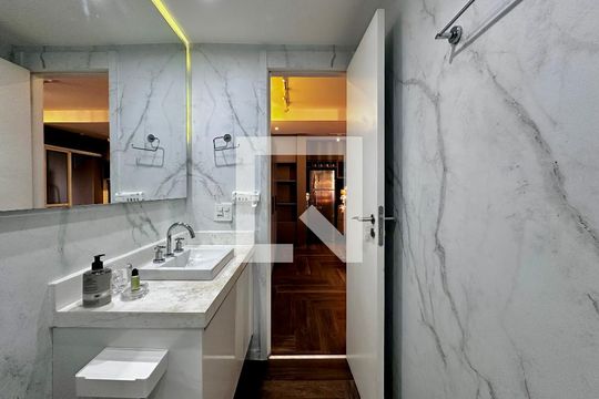 Banheiro de apartamento à venda com 1 quarto, 49m² em Vila Gertrudes, São Paulo