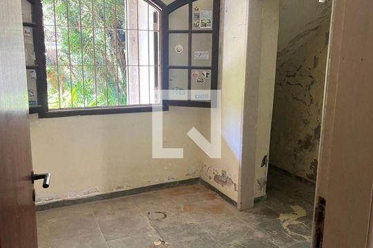 Casa à venda com 5 quartos, 253m² em Itaipu, Niterói