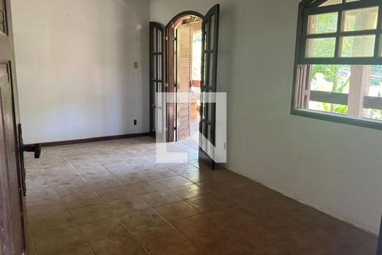 Casa à venda com 5 quartos, 253m² em Itaipu, Niterói