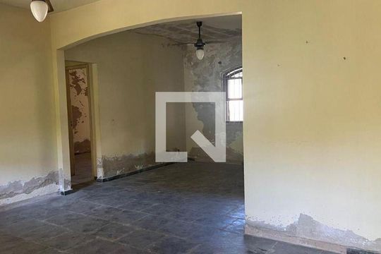 Casa à venda com 5 quartos, 253m² em Itaipu, Niterói