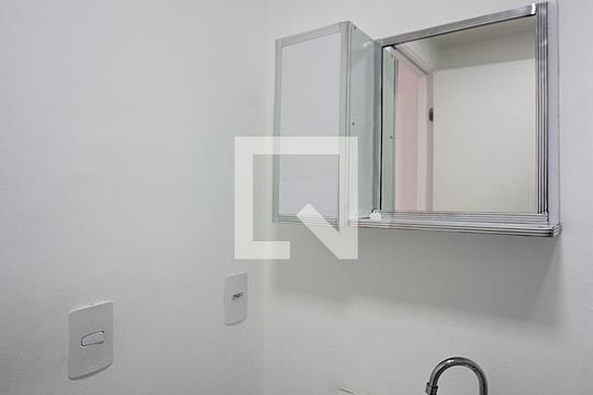 Banheiro Social de apartamento para alugar com 2 quartos, 42m² em Bairro dos Casa, São Bernardo do Campo