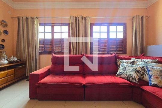 Casa à venda com 4 quartos, 250m² em Fátima, Niterói