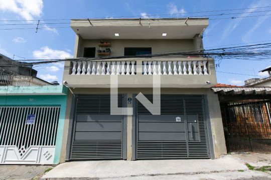 Fachada de casa à venda com 4 quartos, 150m² em Parada Xv de Novembro, São Paulo