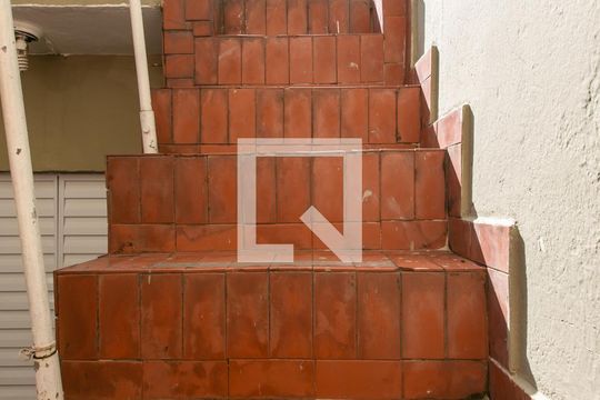 Escada Externa de casa à venda com 4 quartos, 150m² em Parada Xv de Novembro, São Paulo