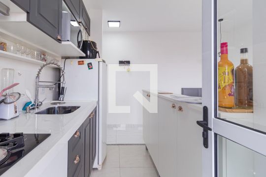 Cozinha de apartamento à venda com 2 quartos, 46m² em Umuarama, Osasco