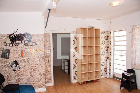 Sala de casa para alugar com 2 quartos, 200m² em Vila Anglo Brasileira, São Paulo