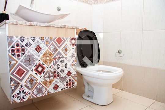 Banheiro Social de casa para alugar com 2 quartos, 200m² em Vila Anglo Brasileira, São Paulo