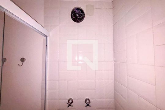 Banheiro da Suíte de apartamento para alugar com 3 quartos, 117m² em Pinheiros, São Paulo