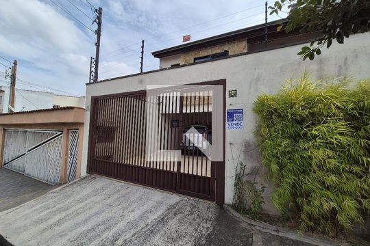 Fachada de casa à venda com 4 quartos, 274m² em Parque das Nações, Santo André