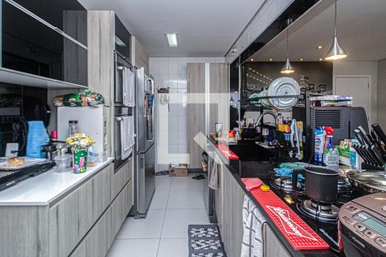 Cozinha de apartamento para alugar com 2 quartos, 113m² em Vila Gumercindo, São Paulo