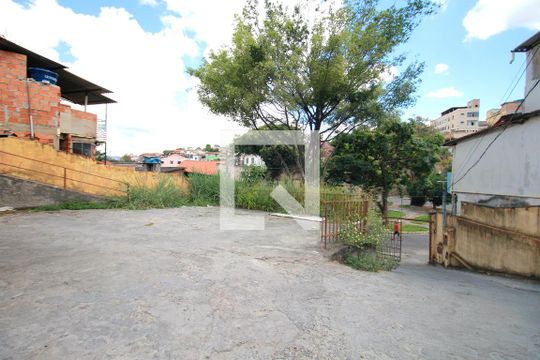 Garagem de casa à venda com 3 quartos, 164m² em Ermelinda, Belo Horizonte