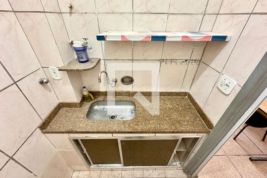 Cozinha e Área de Serviço de apartamento à venda com 1 quarto, 42m² em Saúde, Rio de Janeiro