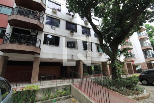 Fachada do bloco de apartamento para alugar com 3 quartos, 88m² em Pechincha, Rio de Janeiro