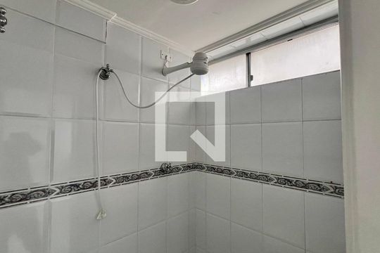Banheiro de serviço de apartamento para alugar com 2 quartos, 120m² em Cerqueira César, São Paulo