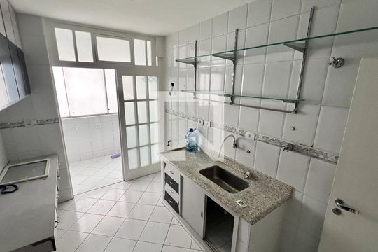 Cozinha de apartamento para alugar com 2 quartos, 120m² em Cerqueira César, São Paulo