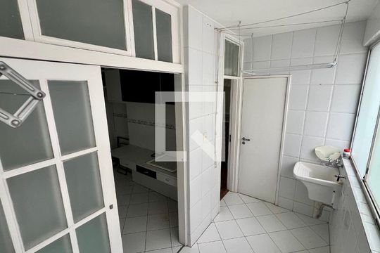 Área de Serviço de apartamento para alugar com 2 quartos, 120m² em Cerqueira César, São Paulo