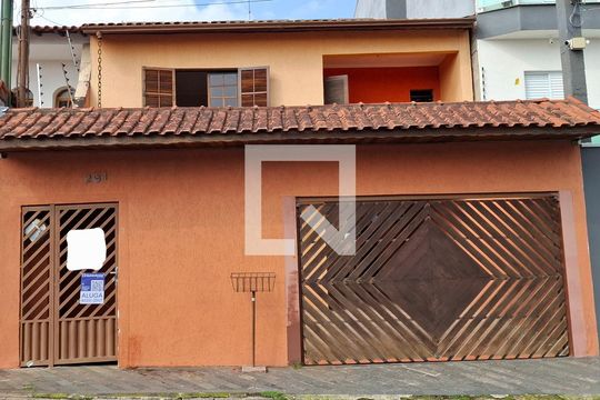 Fachada de casa à venda com 3 quartos, 251m² em Vila Tibiriçá, Santo André
