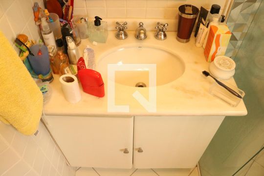 Banheiro de apartamento para alugar com 4 quartos, 127m² em Perdizes, São Paulo