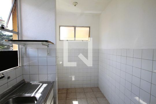 Cozinha de apartamento para alugar com 2 quartos, 59m² em Camargos, Belo Horizonte