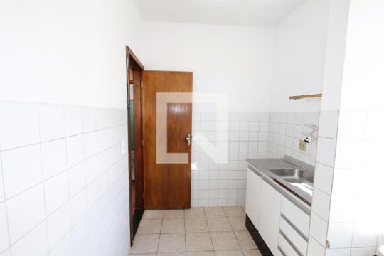 Cozinha e Área de Serviço de apartamento para alugar com 2 quartos, 59m² em Camargos, Belo Horizonte