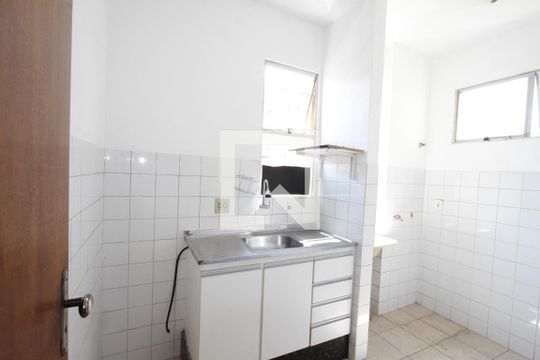 Cozinha de apartamento para alugar com 2 quartos, 59m² em Camargos, Belo Horizonte