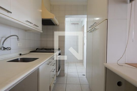 Cozinha de apartamento para alugar com 2 quartos, 84m² em Jardim Ampliacao, São Paulo
