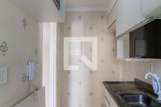 Cozinha de apartamento à venda com 2 quartos, 50m² em Portal dos Gramados, Guarulhos