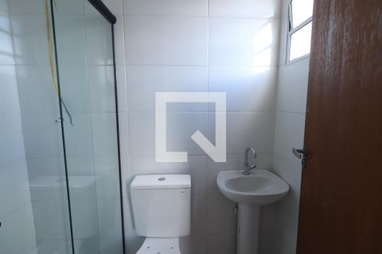 Banheiro da Suíte 1 de apartamento para alugar com 2 quartos, 80m² em Vila Granada, São Paulo