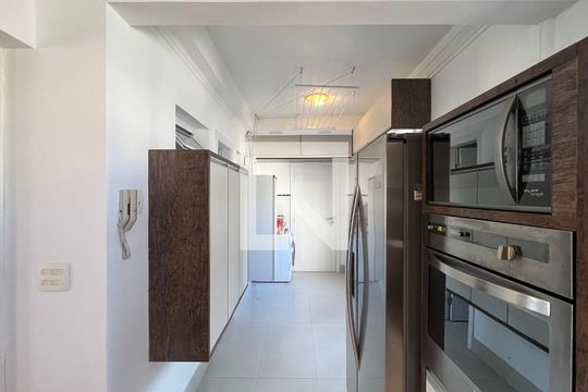 Cozinha de apartamento para alugar com 2 quartos, 180m² em Cerqueira César, São Paulo