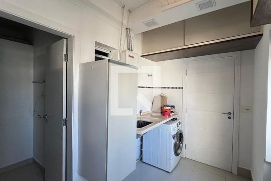 Área de Serviço de apartamento para alugar com 2 quartos, 180m² em Cerqueira César, São Paulo