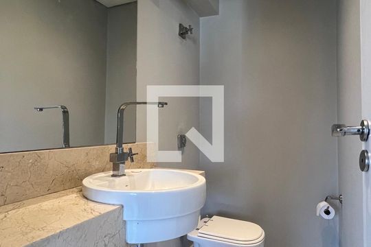Lavabo de apartamento para alugar com 2 quartos, 180m² em Cerqueira César, São Paulo