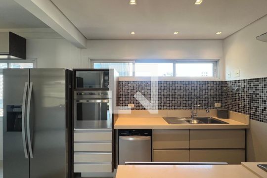 Cozinha de apartamento para alugar com 2 quartos, 180m² em Cerqueira César, São Paulo