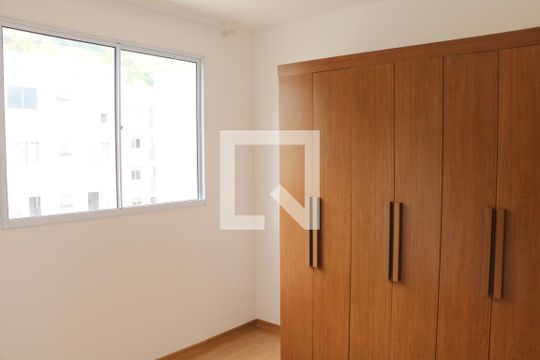 Quarto 1 de apartamento para alugar com 2 quartos, 50m² em Jardim Alvorada, Nova Iguaçu