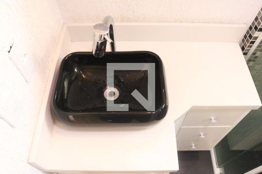 Banheiro de apartamento para alugar com 1 quarto, 43m² em Alto da Lapa, São Paulo