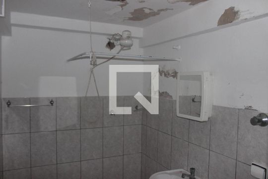 Banheiro de apartamento para alugar com 1 quarto, 42m² em Centro, São Vicente