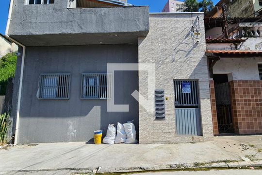 Fachada de casa para alugar com 2 quartos, 45m² em Penha de França, São Paulo