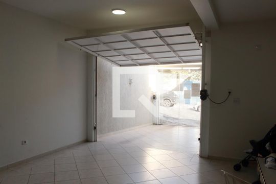 Garagem de casa à venda com 3 quartos, 250m² em Vila Dom Pedro Ii, São Paulo