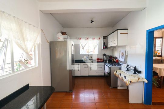 Cozinha de casa à venda com 2 quartos, 110m² em Teresópolis, Porto Alegre
