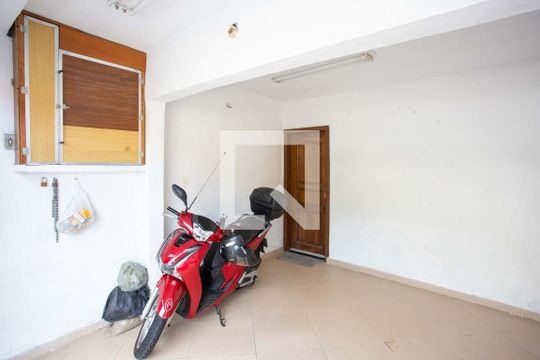 Garagem de casa para alugar com 3 quartos, 150m² em Campanário, Diadema