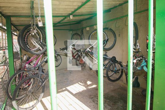 Bicicletário de apartamento à venda com 2 quartos, 75m² em Medianeira, Porto Alegre