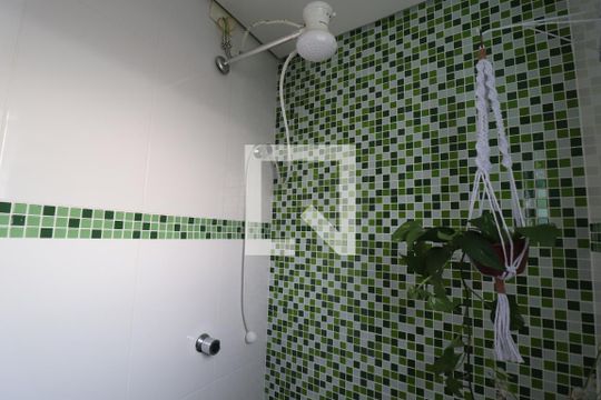 Banheiro  de apartamento à venda com 2 quartos, 120m² em Jardim Santo Antônio, Santo André