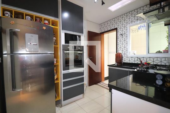 Cozinha de apartamento à venda com 2 quartos, 120m² em Jardim Santo Antônio, Santo André