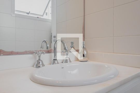 Banheiro da Suíte 1 de apartamento para alugar com 2 quartos, 74m² em Pinheiros, São Paulo