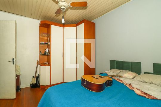 Quarto 2 de casa à venda com 4 quartos, 210m² em Vila Ipiranga, Porto Alegre