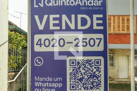 Fachada de casa à venda com 4 quartos, 210m² em Vila Ipiranga, Porto Alegre
