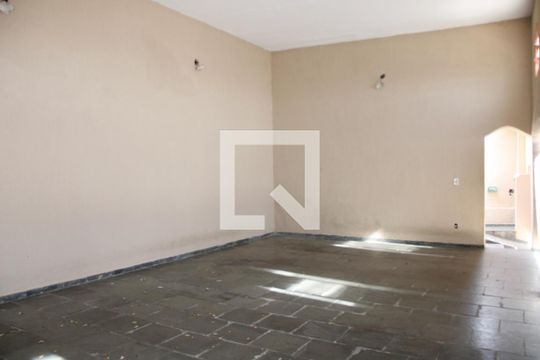 Área Externa de casa à venda com 3 quartos, 300m² em Colina dos Pinheiros, Valinhos