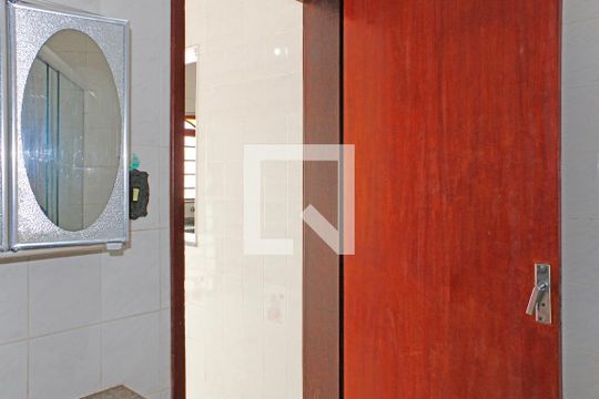 Banheiro de Serviço de casa à venda com 3 quartos, 300m² em Colina dos Pinheiros, Valinhos
