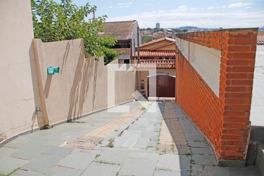 Área Externa de casa à venda com 3 quartos, 300m² em Colina dos Pinheiros, Valinhos