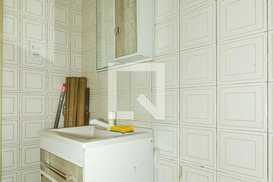 Banheiro de apartamento à venda com 1 quarto, 30m² em Jardim Dona Leopoldina, Porto Alegre