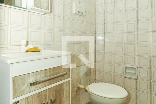 Banheiro de apartamento à venda com 1 quarto, 30m² em Jardim Dona Leopoldina, Porto Alegre